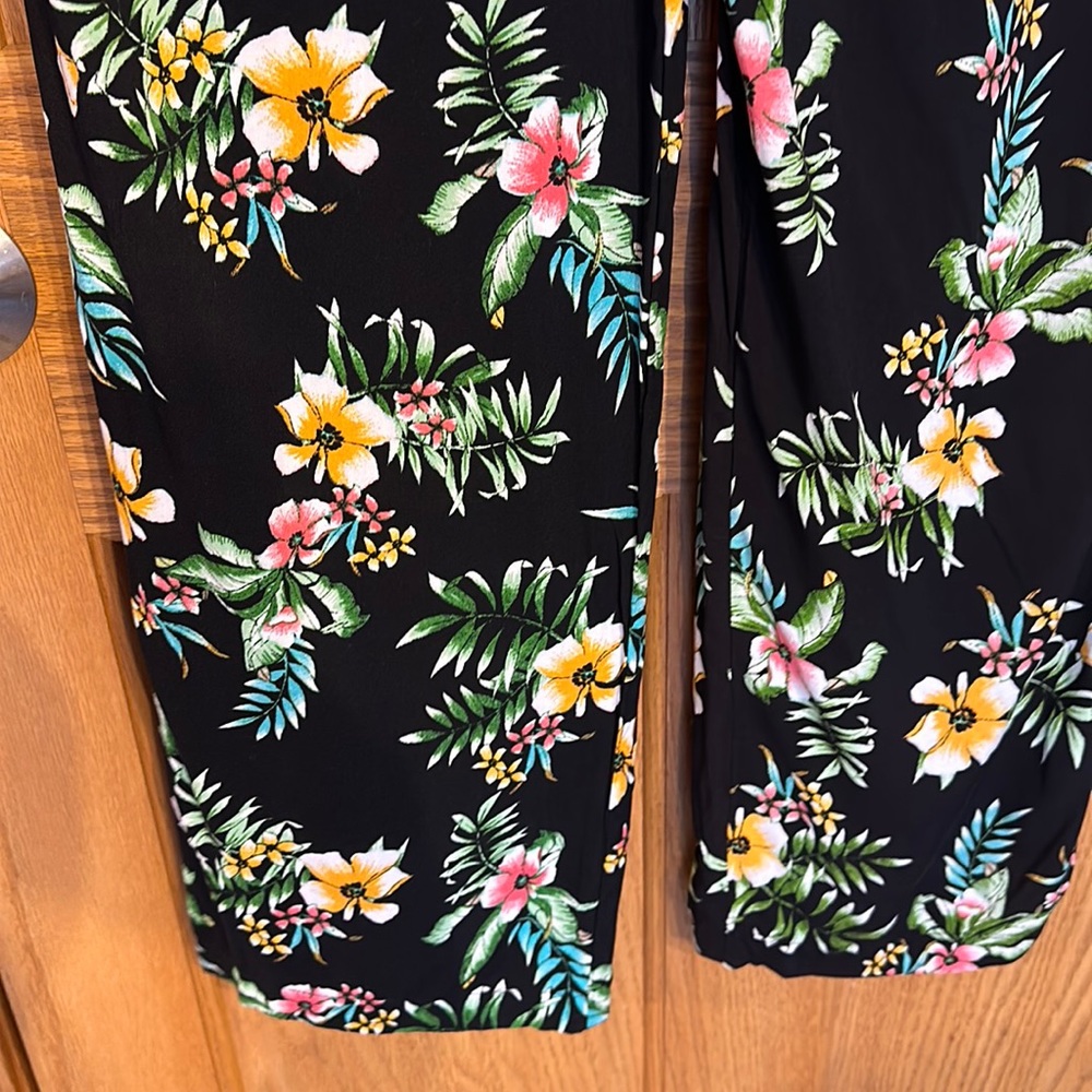 Girls Black,bright floral, flat front, pull-on lounge pants with belt. Art class - Picture 4 of 14